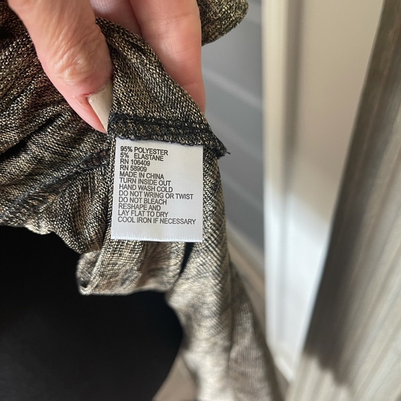 NWT! Gianni Bini Stunning! Gold metallic Long Sleeve Blouse. - Picture 7 of 7